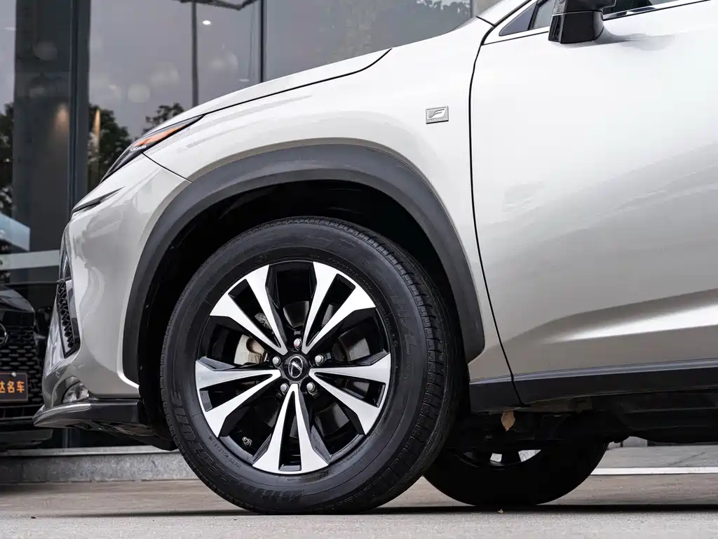 Lexus NX — миниатюра 8