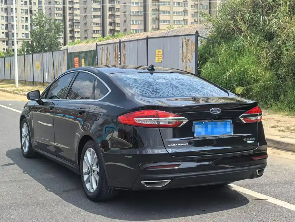 Ford Mondeo — миниатюра 9