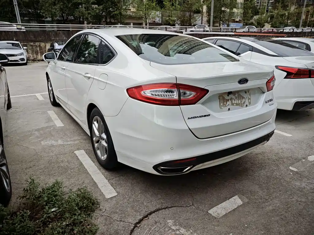 Ford Mondeo — миниатюра 9