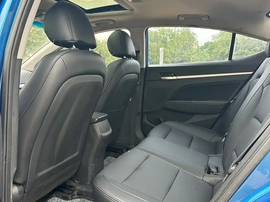 Hyundai Elantra — миниатюра 7
