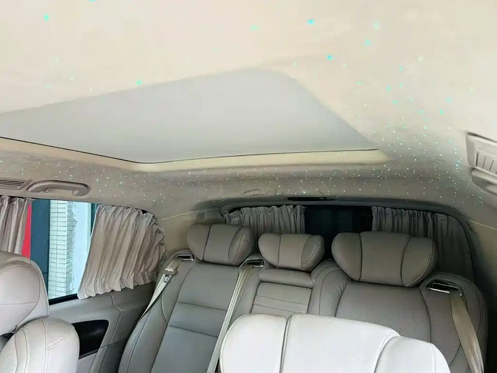 Mercedes-Benz V-Class — миниатюра 7