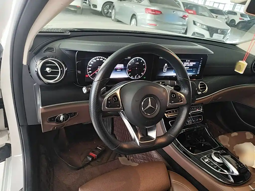 Mercedes-Benz E-Class — миниатюра 10