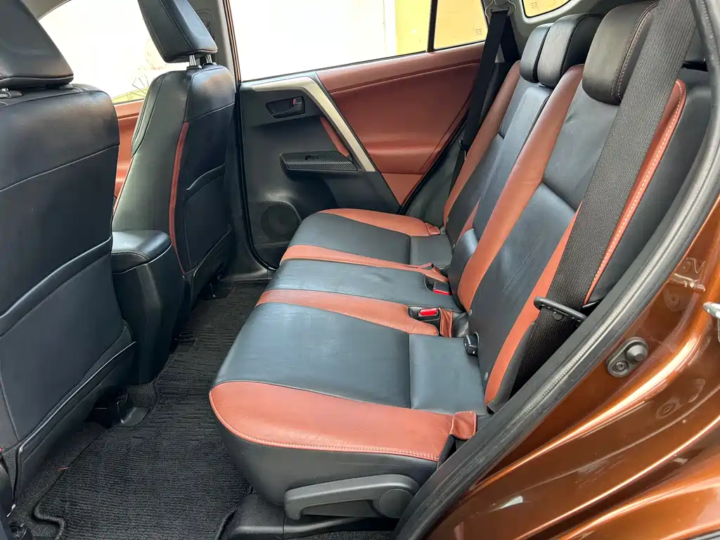 Toyota RAV4 2015 2.5L AT Elite