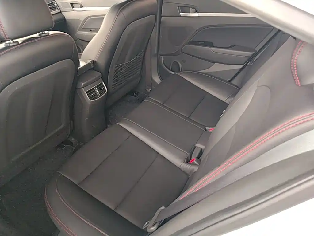 Hyundai Elantra — миниатюра 17