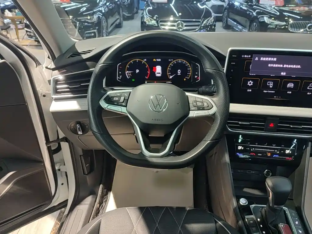 Volkswagen Tiguan L — миниатюра 11