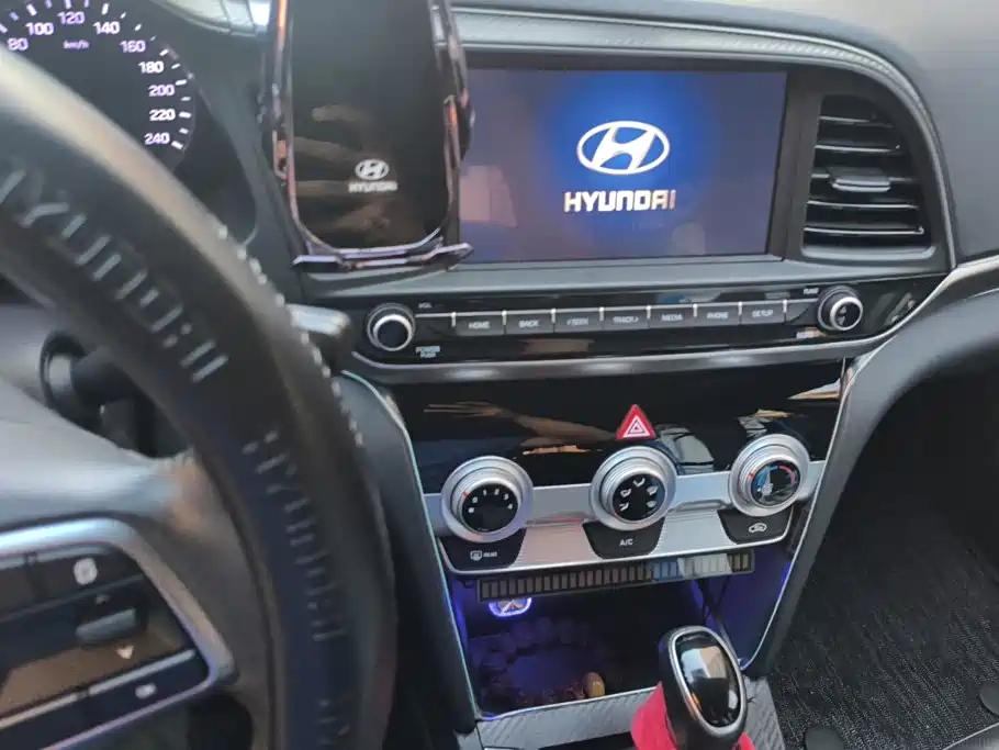 Hyundai Elantra — миниатюра 13