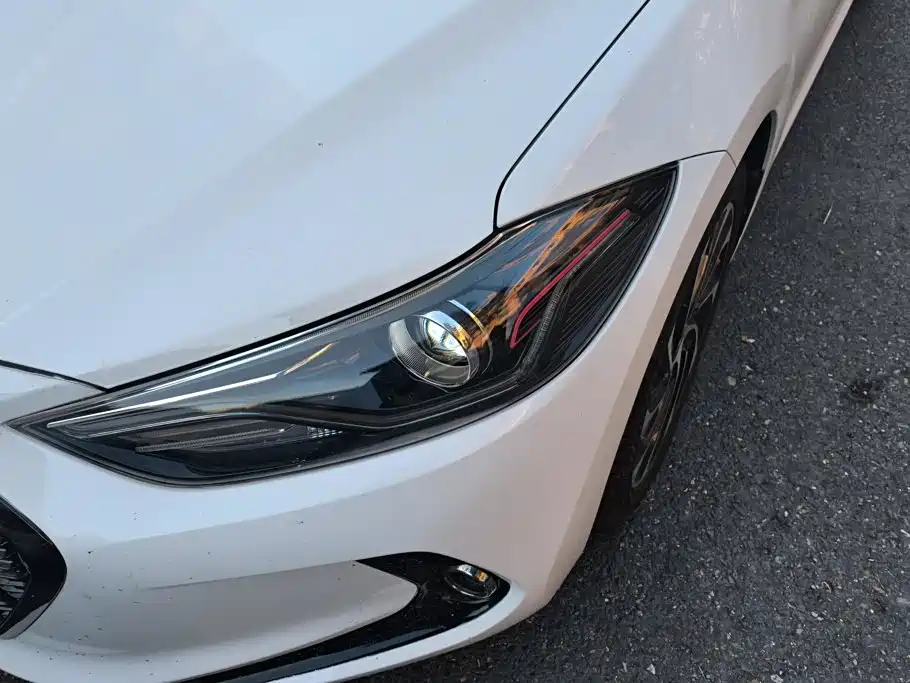 Hyundai Elantra — миниатюра 5
