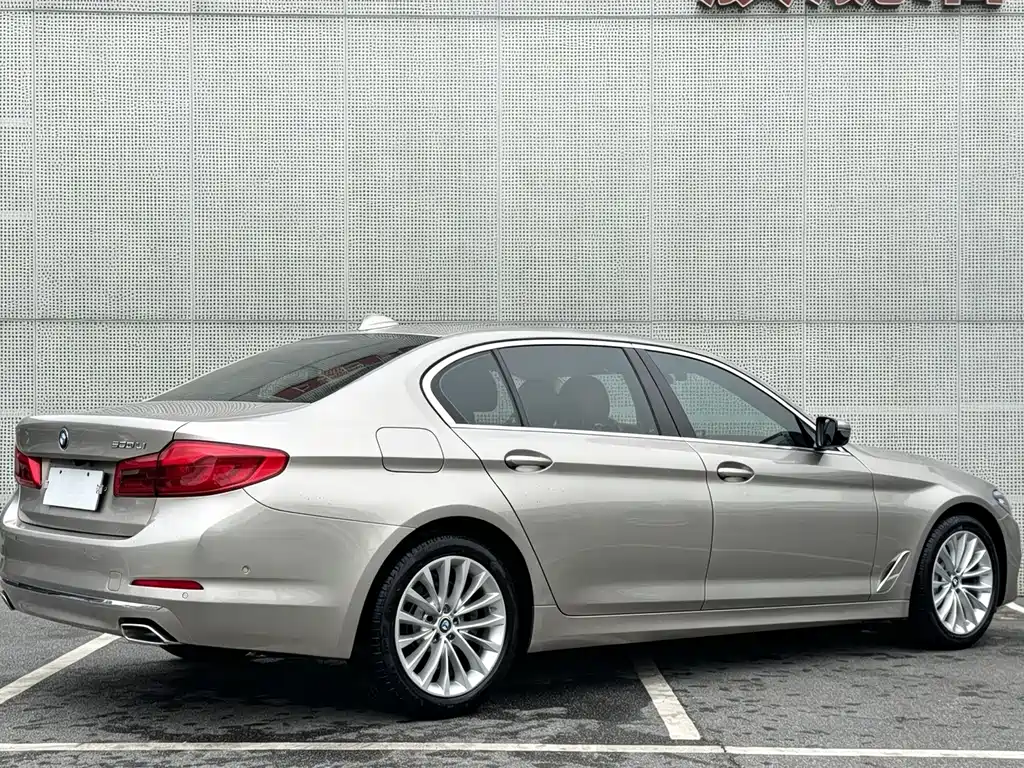 BMW 5 Series — миниатюра 4