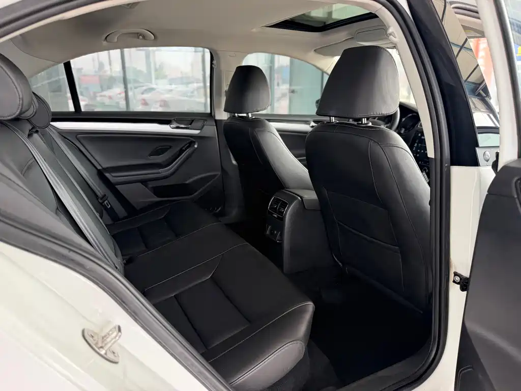 Volkswagen Sagitar — миниатюра 12