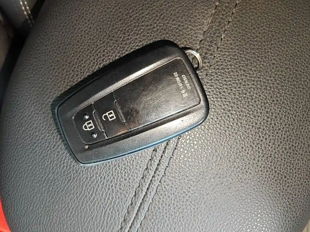 Toyota RAV4 — миниатюра 9