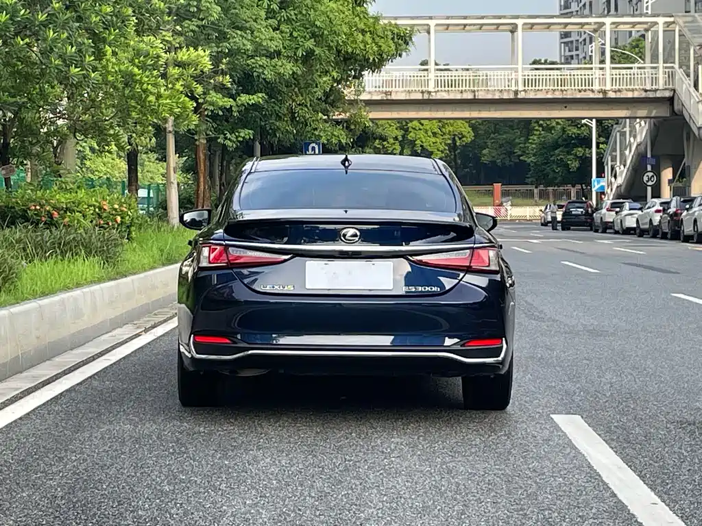 Lexus ES — миниатюра 15