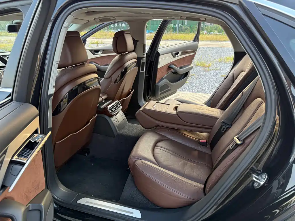 Audi A8 — миниатюра 12