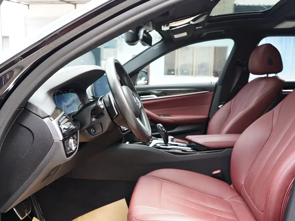 BMW 5 Series — миниатюра 4