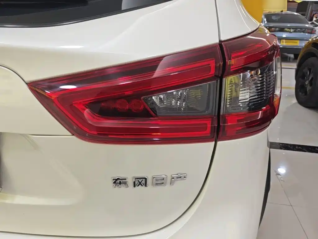 Nissan Qashqai — миниатюра 8