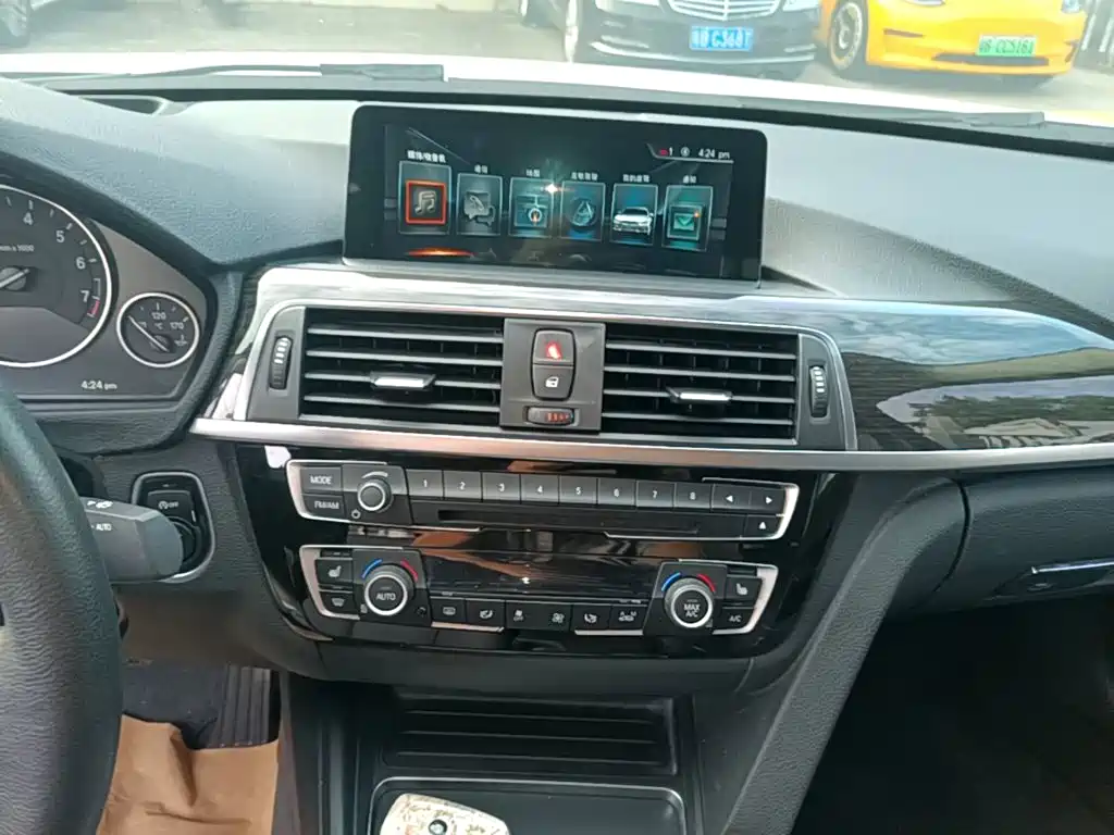 BMW 3 Series — миниатюра 13