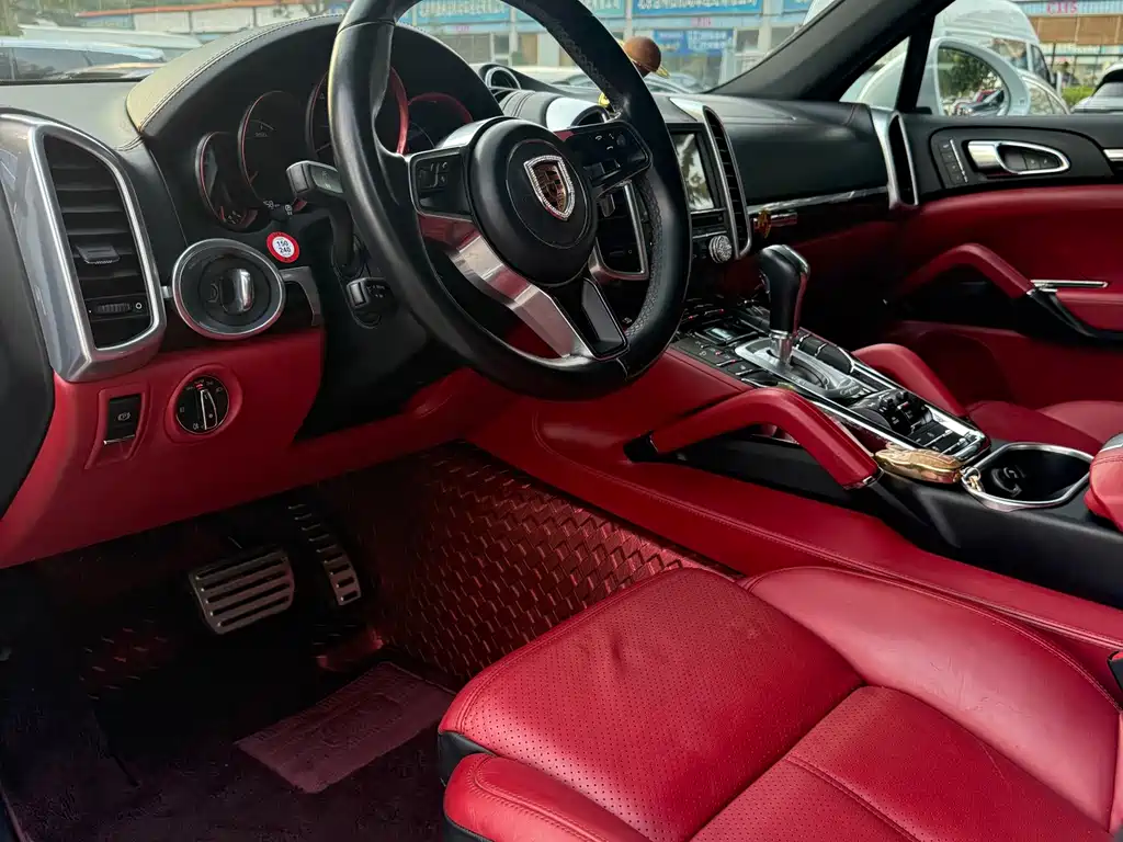 Porsche Cayenne — миниатюра 6