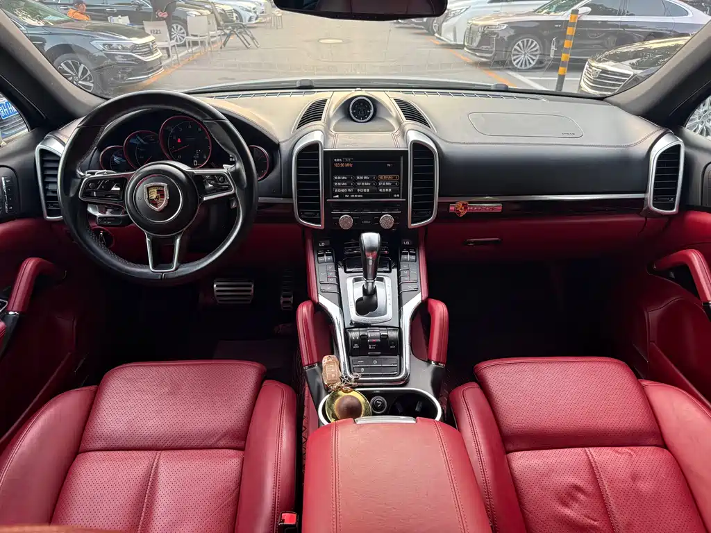Porsche Cayenne — миниатюра 13
