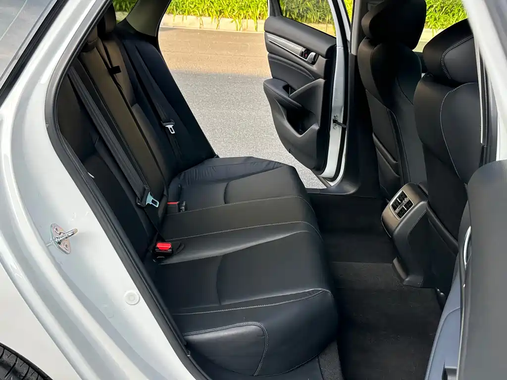 Honda Accord — миниатюра 13