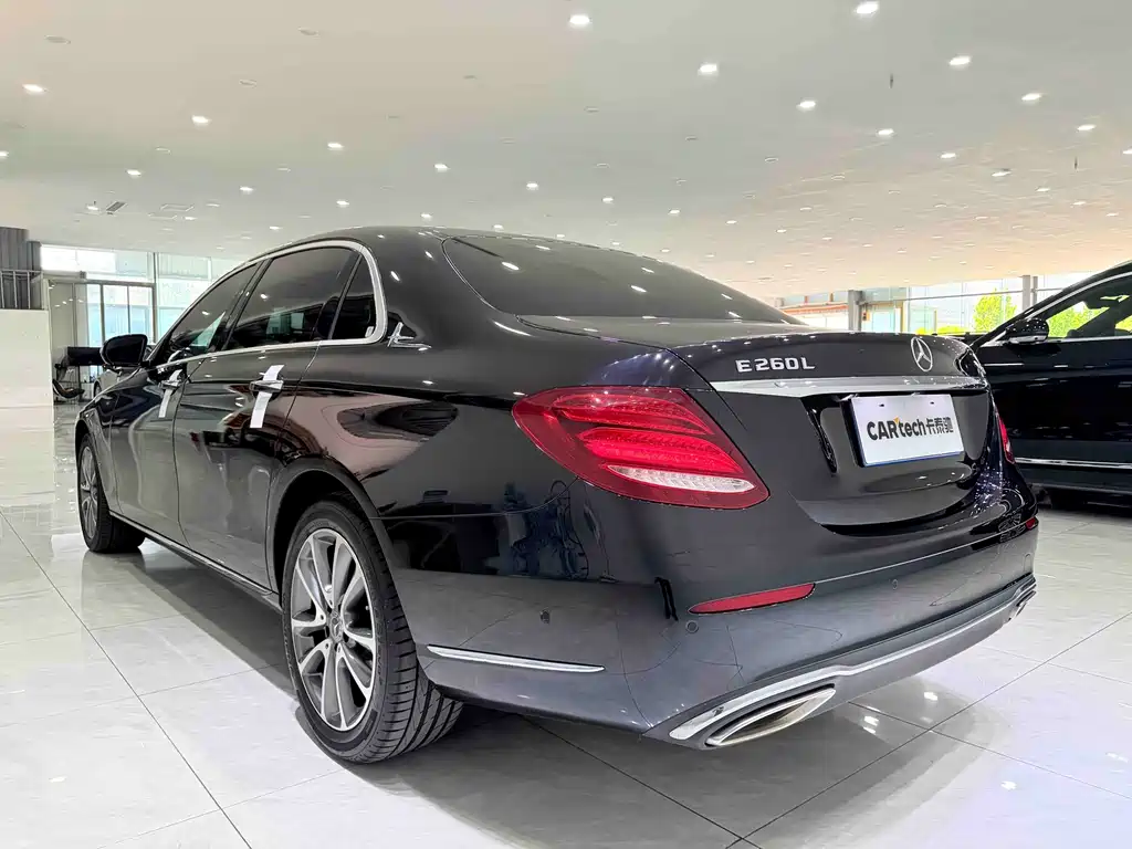 Mercedes-Benz E-Class — миниатюра 4