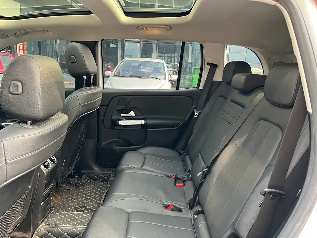 Mercedes-Benz GLB — миниатюра 6