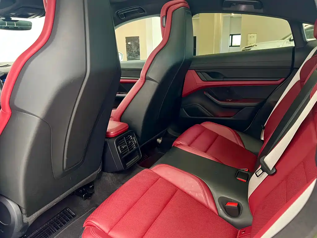 Porsche Taycan — миниатюра 12