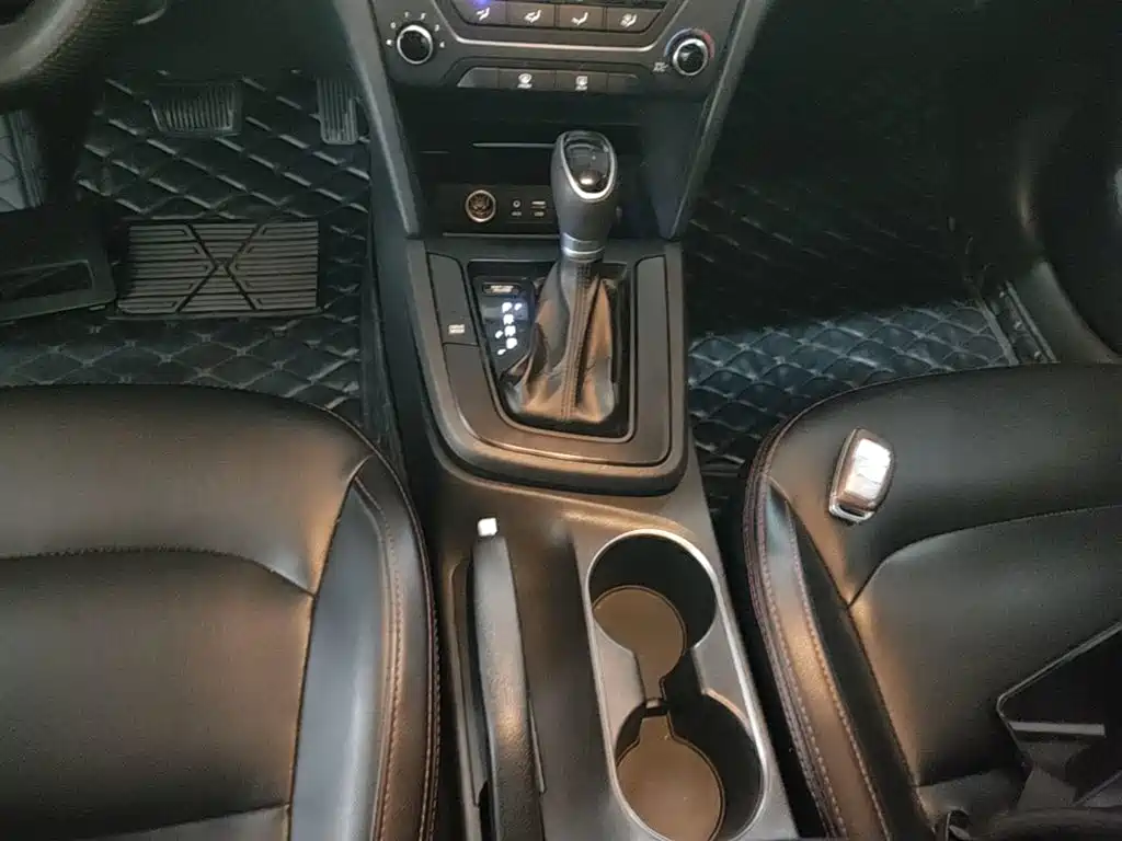 Hyundai Elantra — миниатюра 14