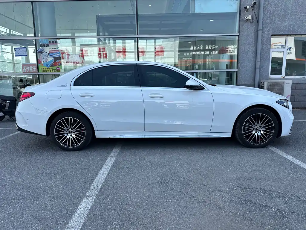 Mercedes-Benz C-Class — миниатюра 2
