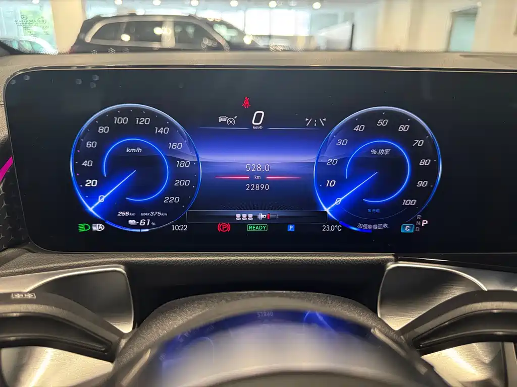 Mercedes-Benz EQB — миниатюра 12