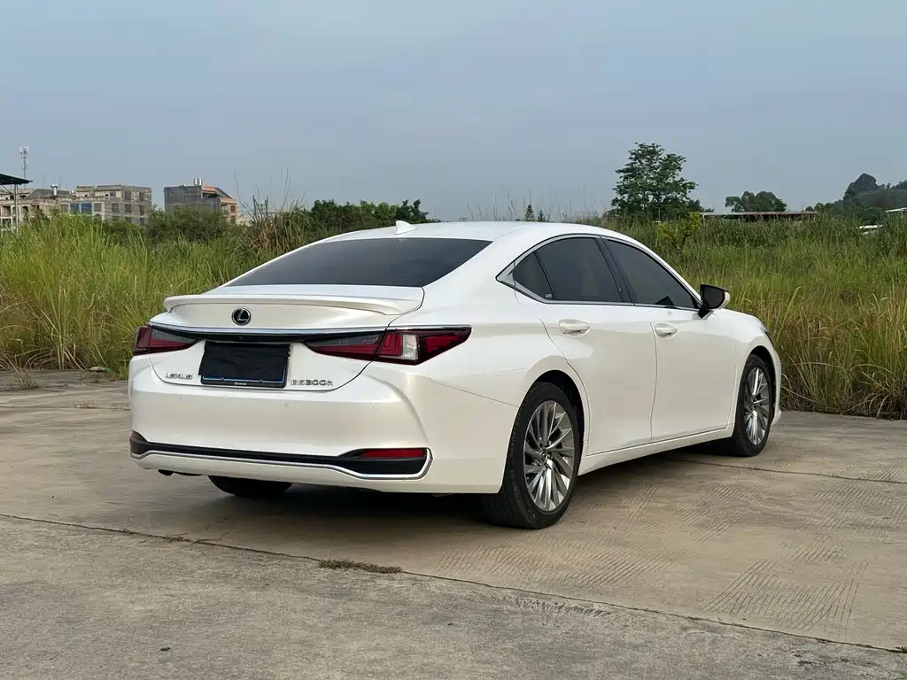Lexus ES — миниатюра 7