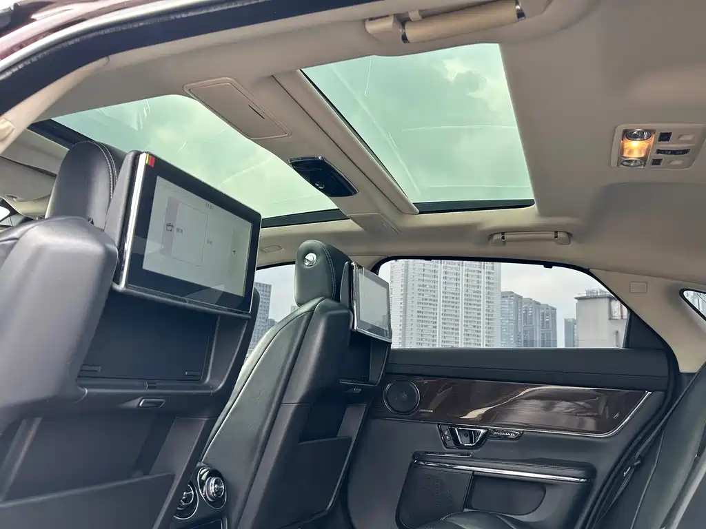 Jaguar XJ — миниатюра 13