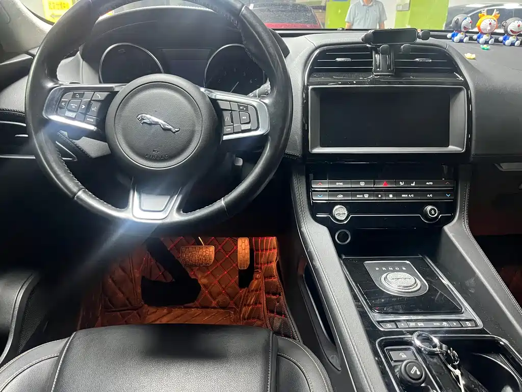 Jaguar F-PACE — миниатюра 6
