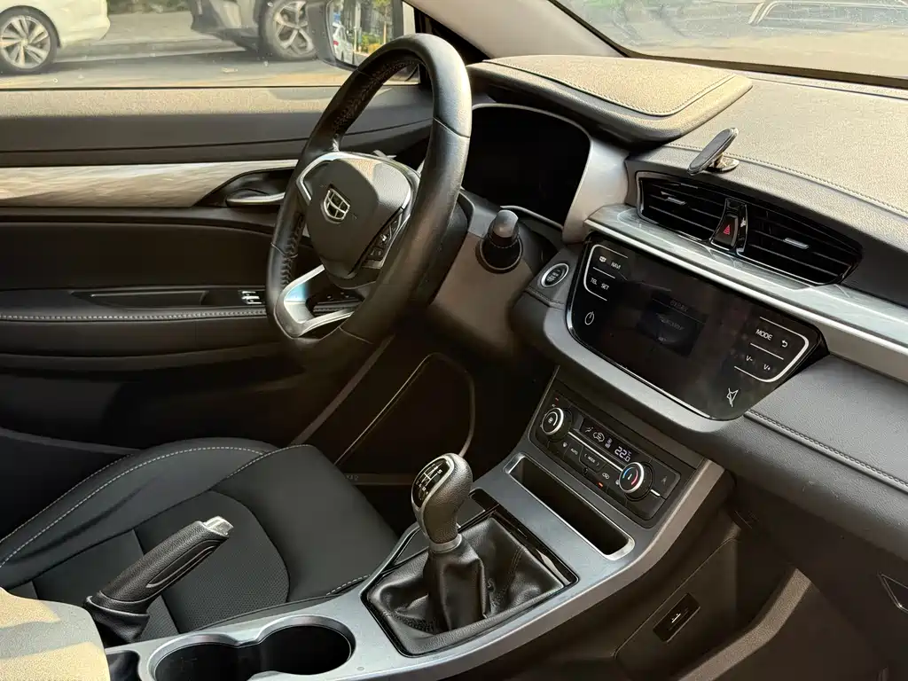 Geely Emgrand — миниатюра 15