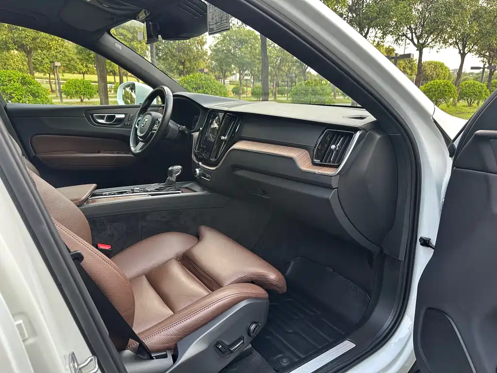 Volvo XC60 2021 T5 Luxury