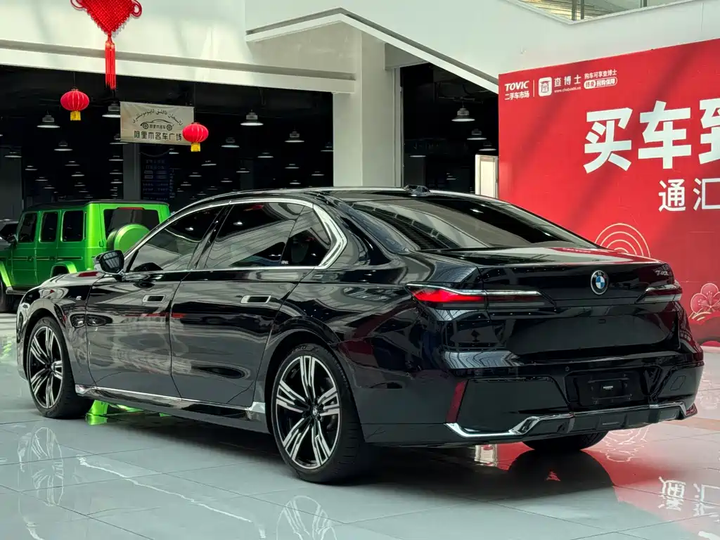BMW 7 Series — миниатюра 27