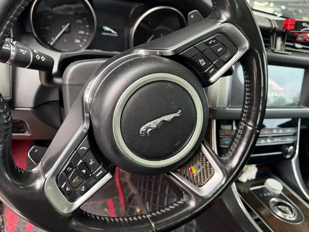 Jaguar XFL — миниатюра 10