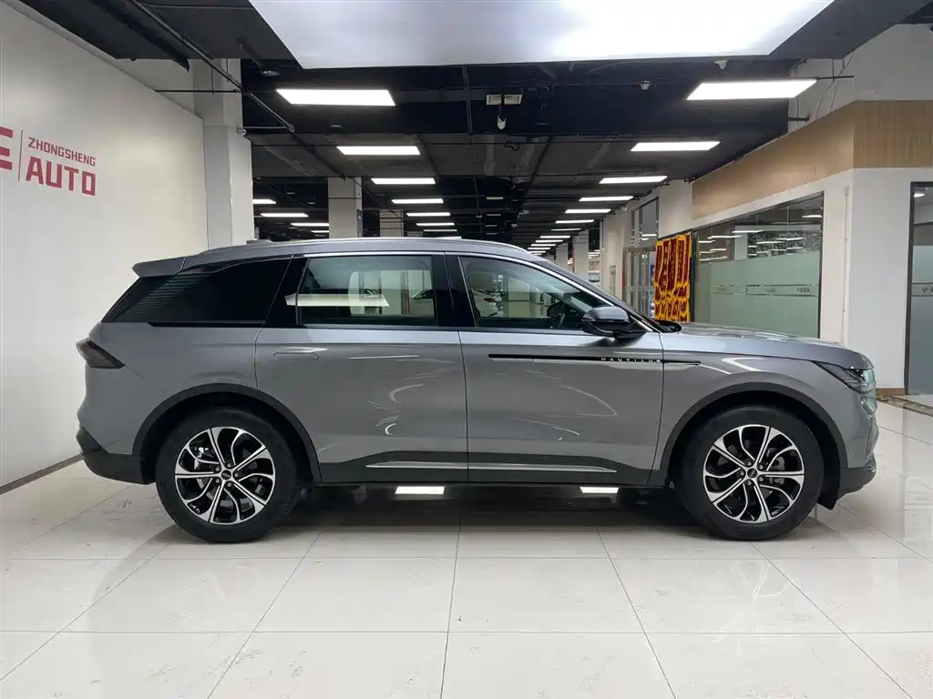 Lincoln Nautilus 2023 2.0T