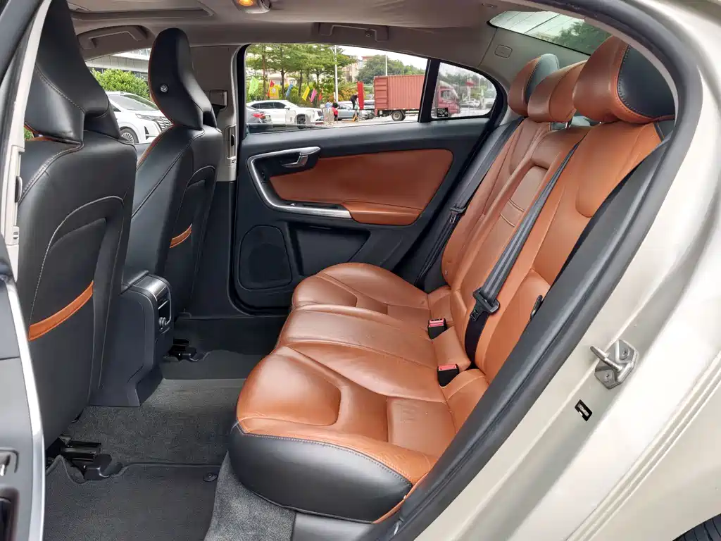 Volvo S60 — миниатюра 6
