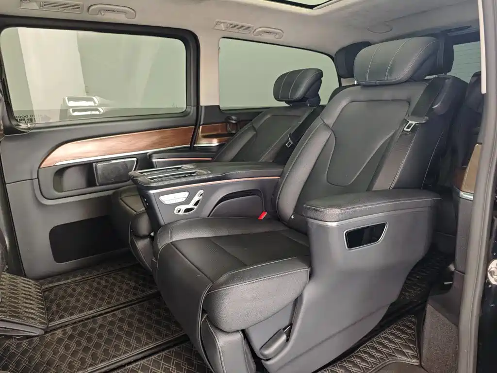 Mercedes-Benz V-Class — миниатюра 16