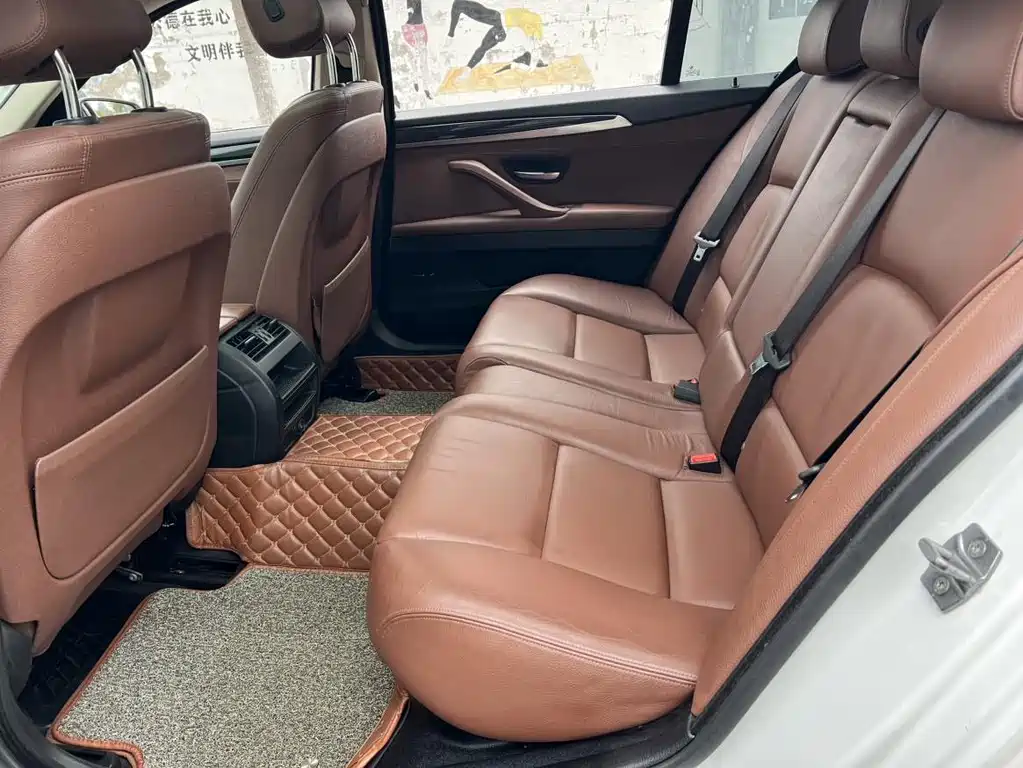 BMW 5 Series — миниатюра 10