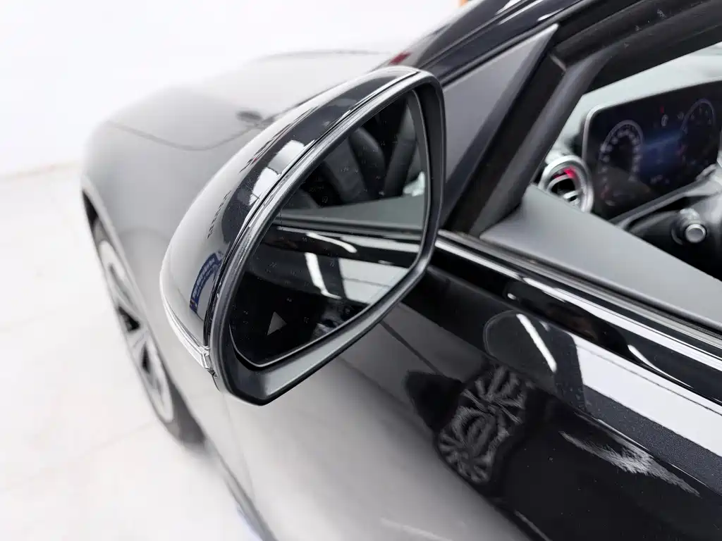Mercedes-Benz C-Class — миниатюра 12