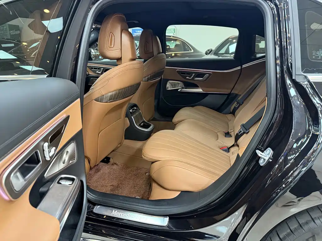 Mercedes-Benz E-Class — миниатюра 14