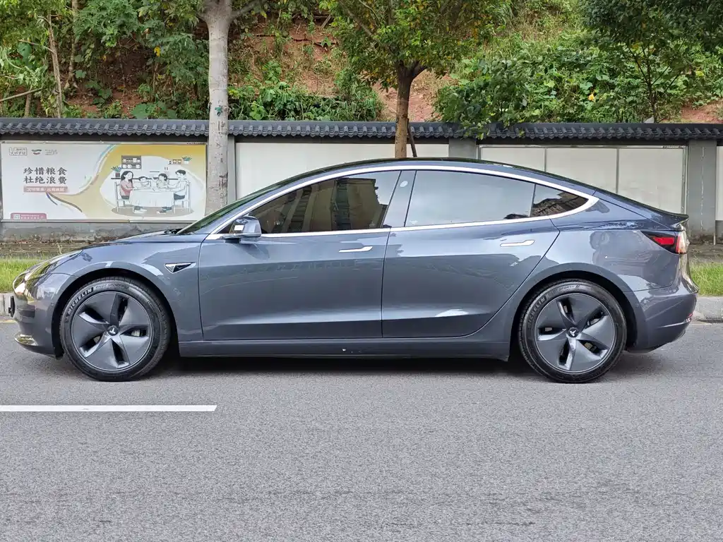 Tesla Model 3 — миниатюра 13