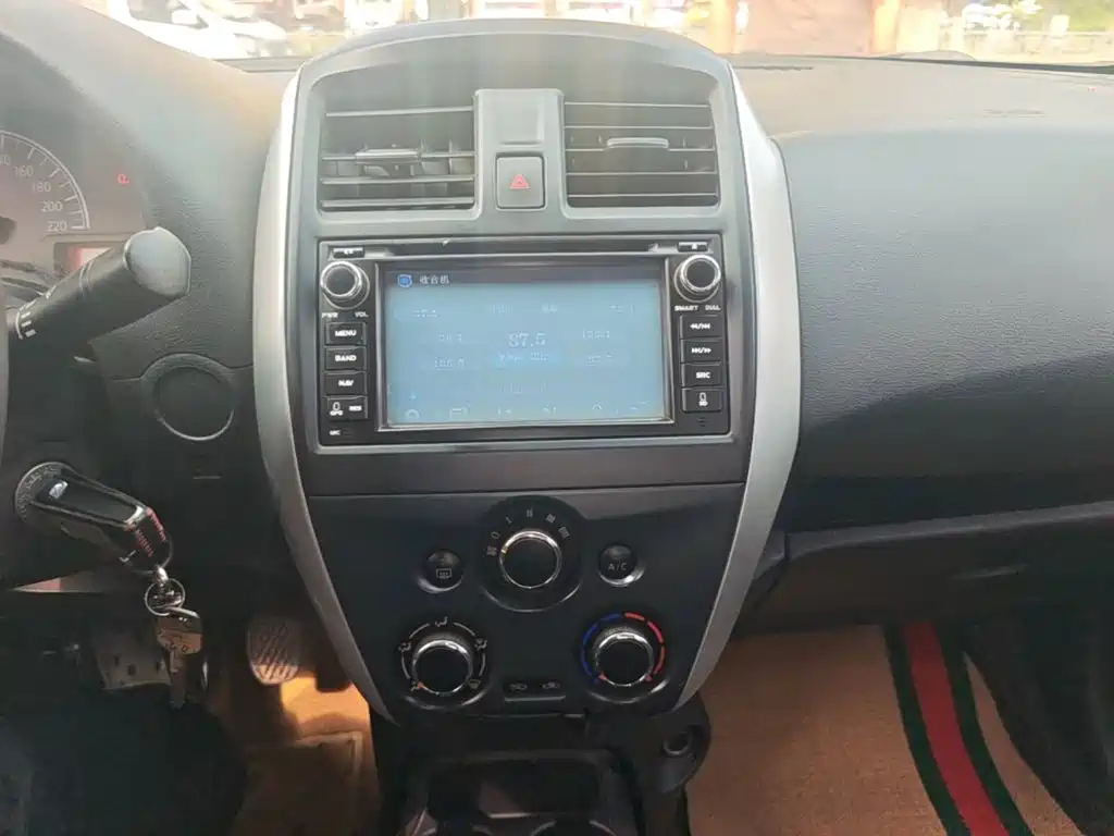 Nissan Sunny — миниатюра 13