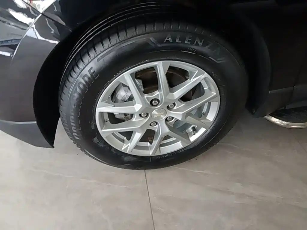Chevrolet Equinox — миниатюра 23