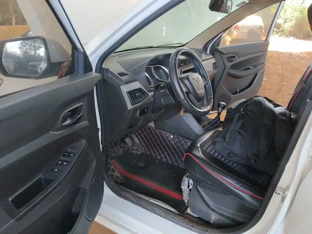 Wuling Hongguang — миниатюра 12