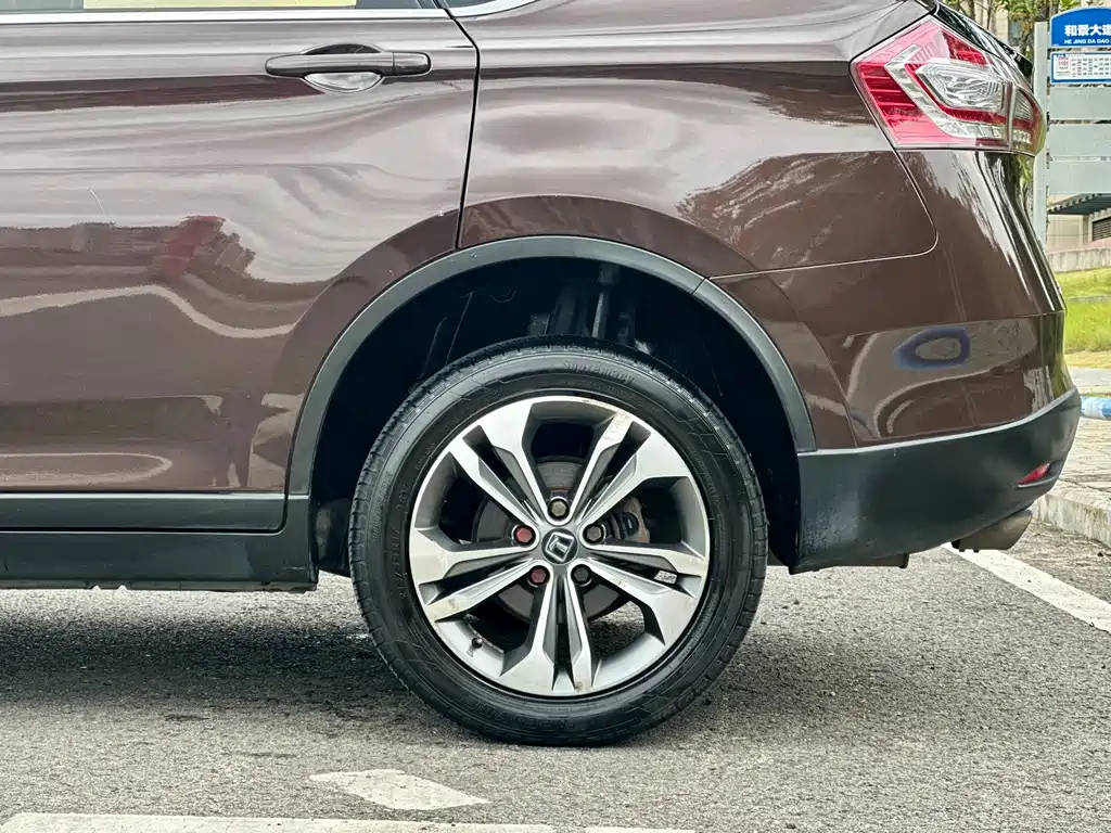 LUXGEN EXCELLENT 6 SUV