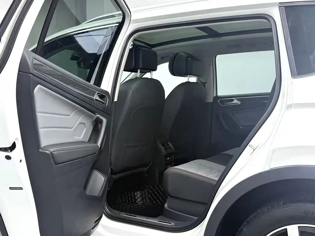 Volkswagen Tiguan L — миниатюра 4