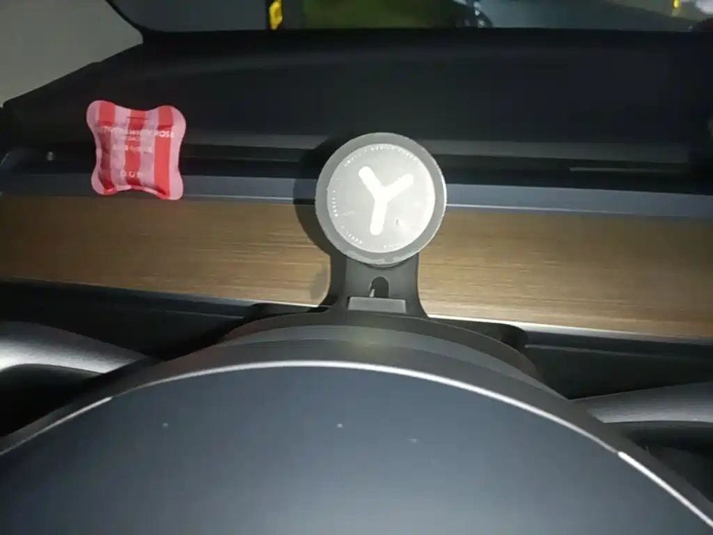 Tesla Model Y — миниатюра 4