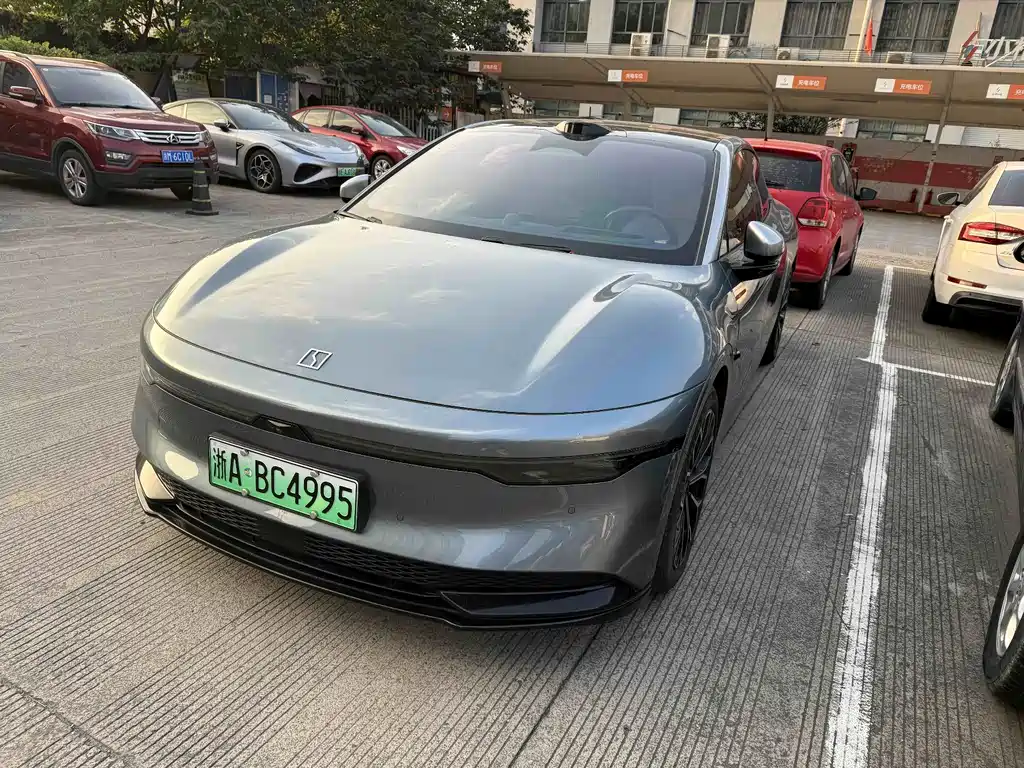Zeekr 007