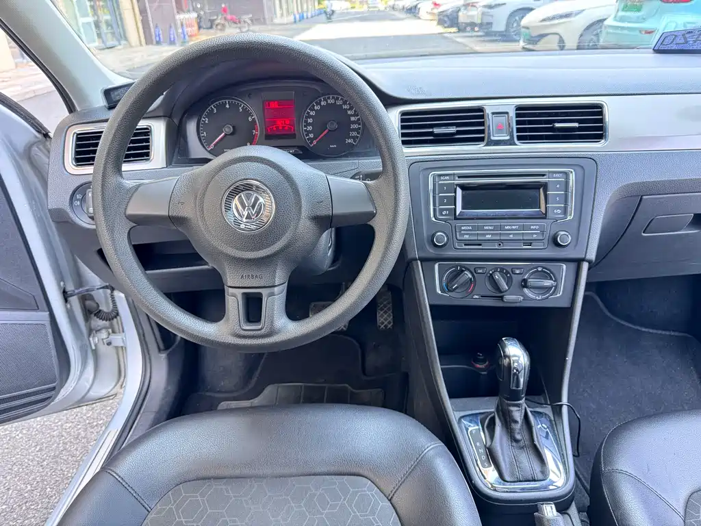 Volkswagen Santana — миниатюра 10
